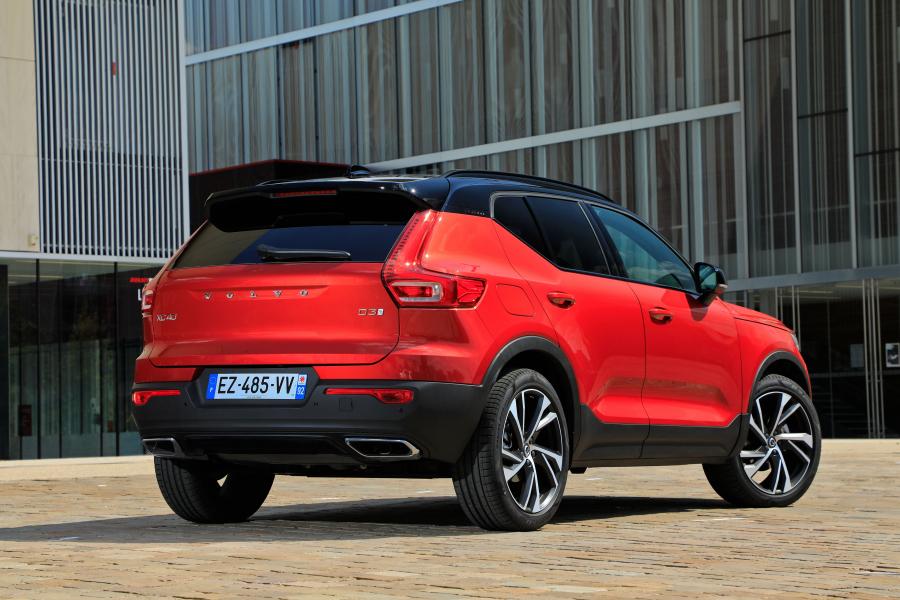  Volvo XC40 D3 R-Design 2018 года  (WW) (фото 2 из 2)